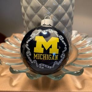 University of Michigan Wolverines Ball Ornament Decor
